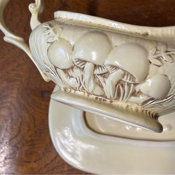 Vintage 70s Arnels Merry Mushrooms large ceramic gravy boat with saucer - Picture 8 of 11